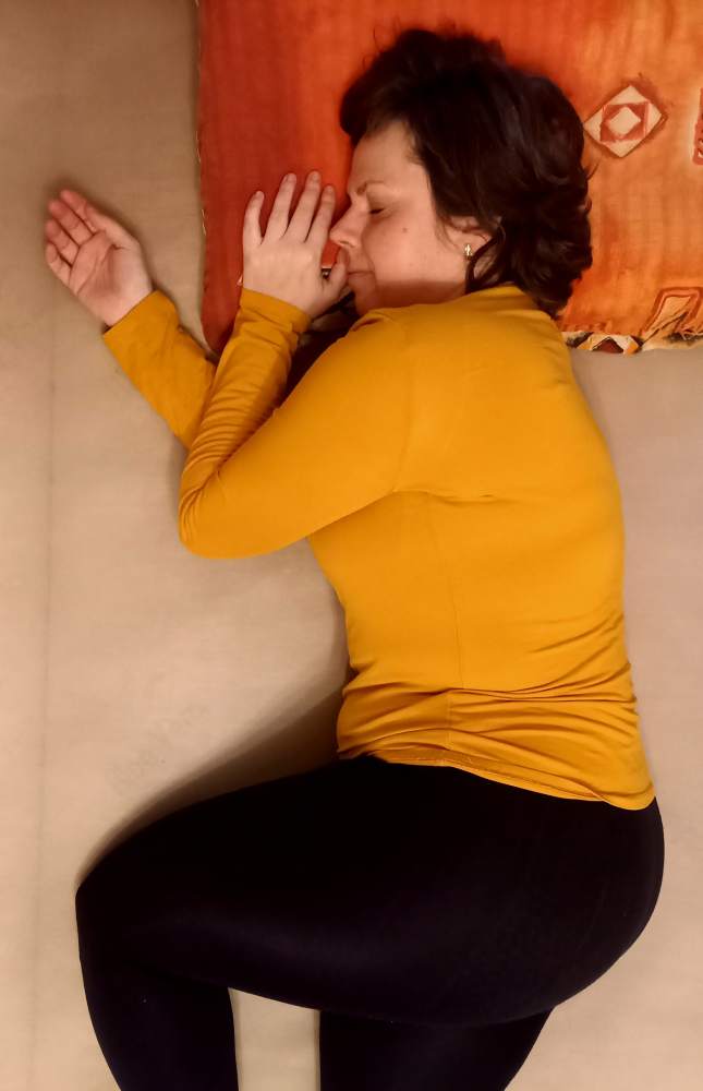 Brnění prstů v noci a poloha ruky při spánku